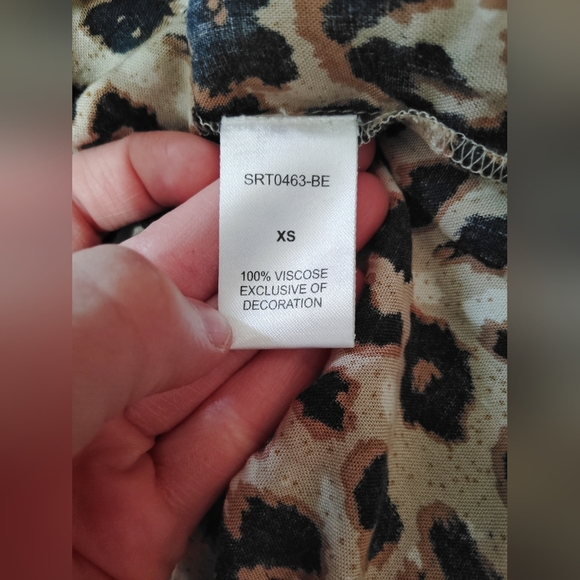 THML Leopard Print Button-Up Top Size XS NWOT - Picture 4 of 5